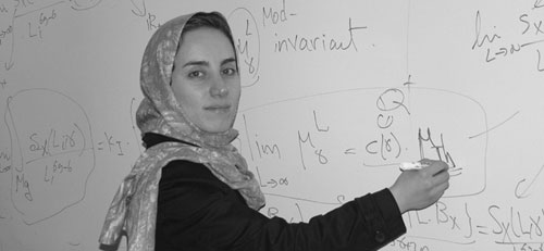 میرزاخانی به ایران می‌آید