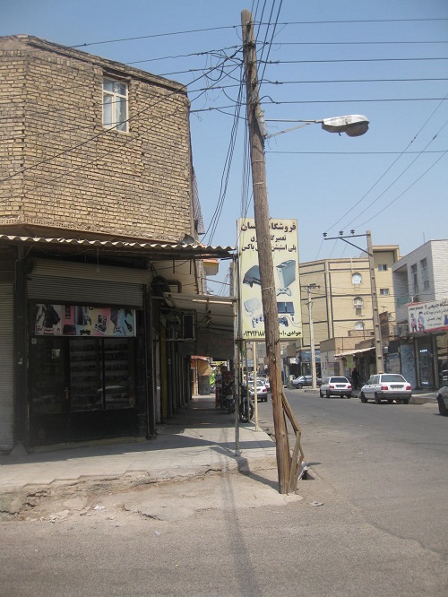 پوسیدگی تیر برق در خیابان شهید باهنر شوش