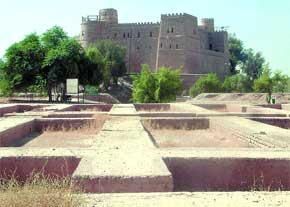گردشگران خارجی در آستانه ثبت جهانی شوش