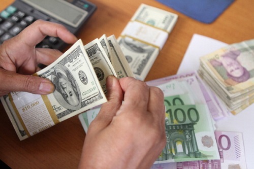 ٣٢٠٠تومان کف قیمت دلار است