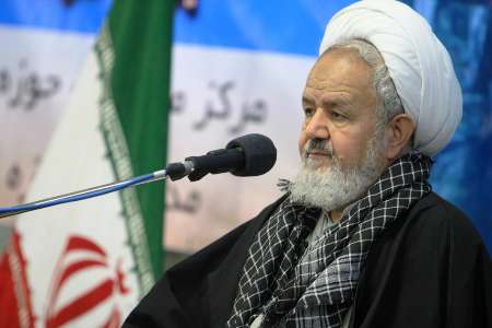 روحانیت باید به جایگاه خود توجه داشته باشند